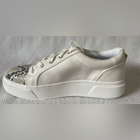 NWOT Arizona Jean Co Techno Snake Print Sneakers - Picture 2 of 10